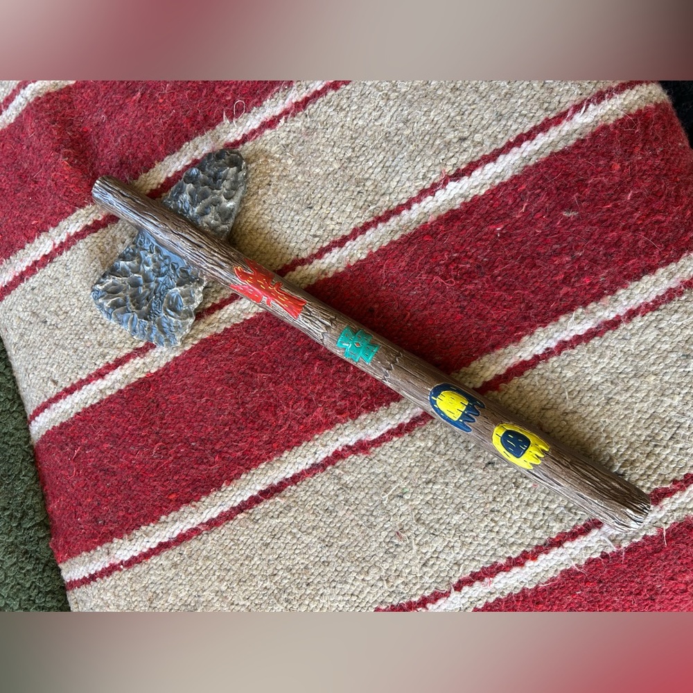 Handcrafted ceramic vintage tomahawk with Colorful Accents decorative - Picture 3 of 11